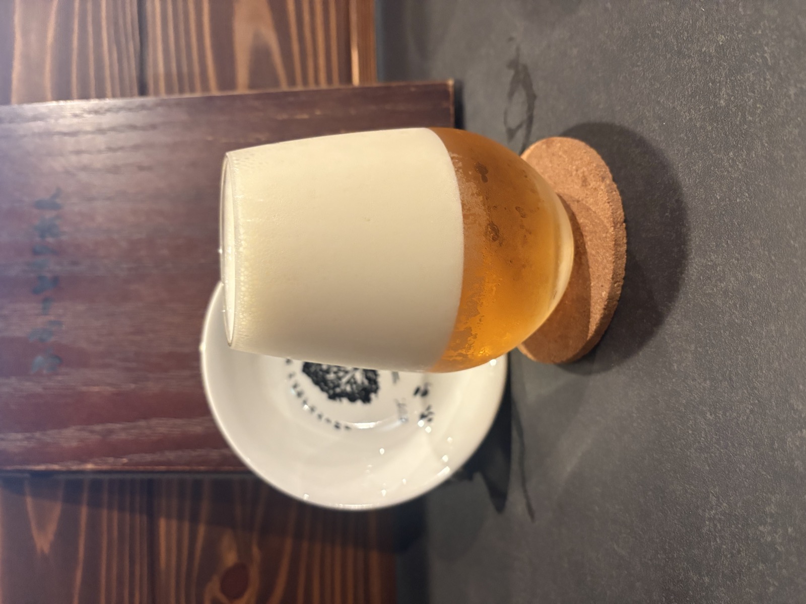 泡たっぷりのビール