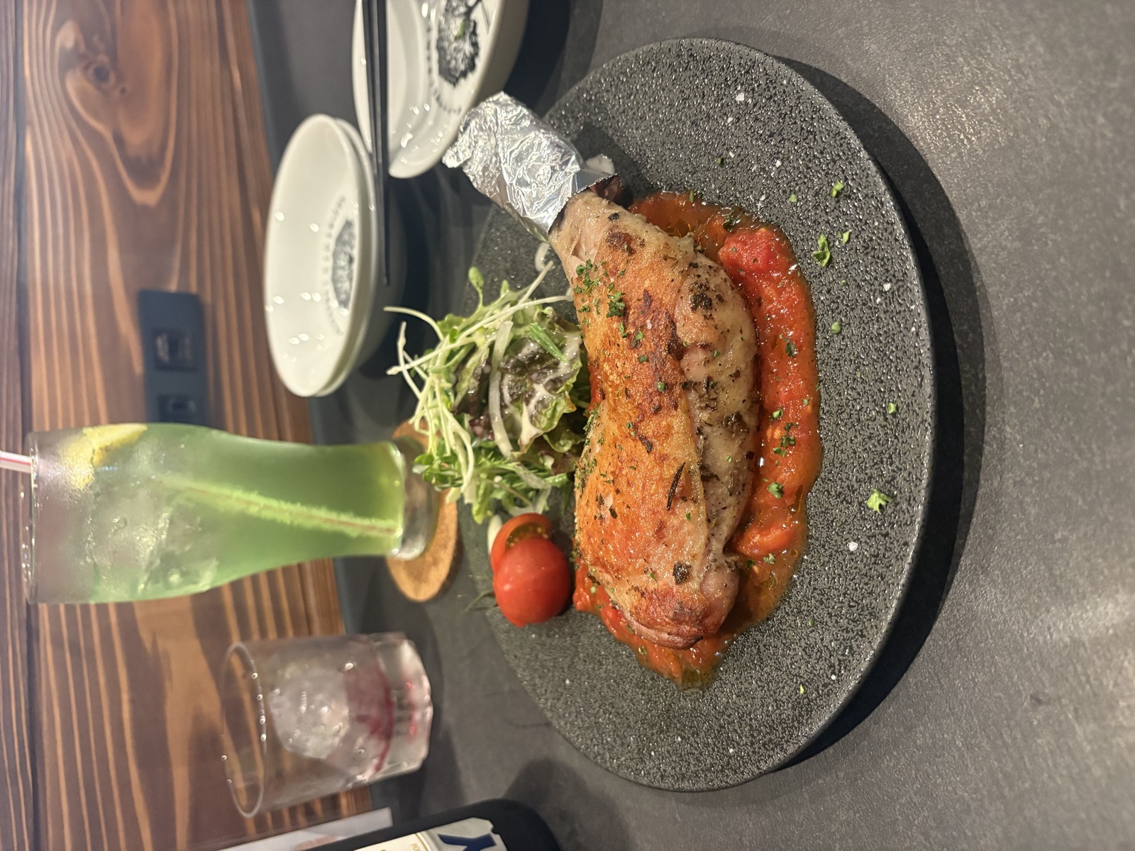 チキンレッグストマトソース煮