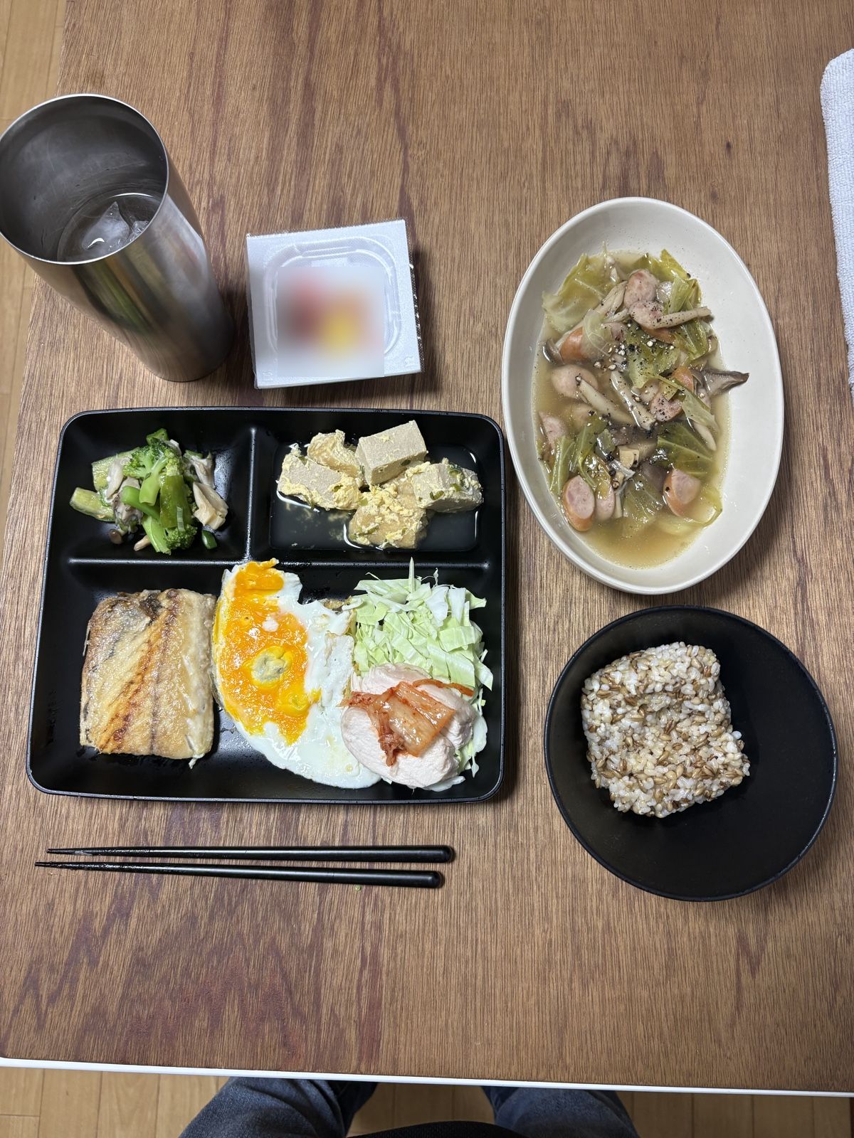 鯖の塩焼きと高野豆腐の卵とじ、スープの晩ごはん