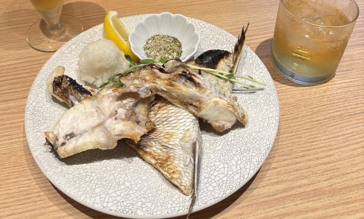焼き魚のカマと大根おろし
