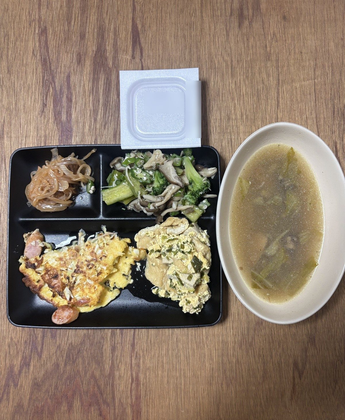 お好み焼きと高野豆腐の卵とじ、きのこのスープの晩ごはん